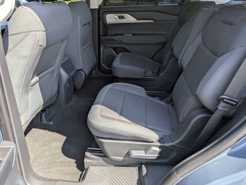 Used 2025 Ford Explorer Active AWD/4WD image 27