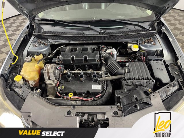 Used 2010 Chrysler Sebring Touring w/ Hands-Free Convenience Group FWD image 25