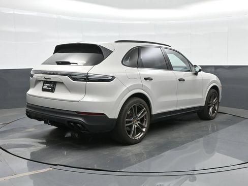 Certified 2023 Porsche Cayenne Platinum Edition AWD/4WD image 7