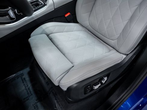 Used 2025 BMW X5 M60i w/ Climate Comfort Package image 35