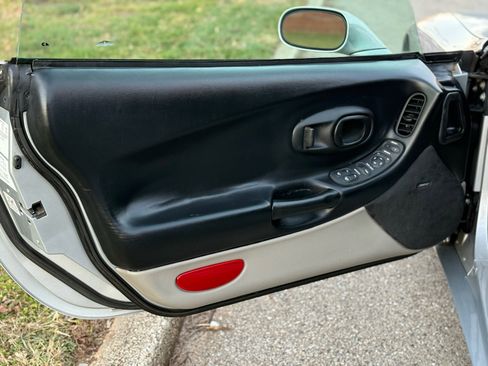 Used 1997 Chevrolet Corvette Coupe w/ Memory Pkg image 30