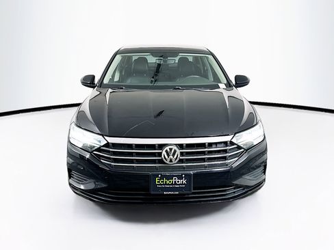 Used 2020 Volkswagen Jetta SE FWD image 2