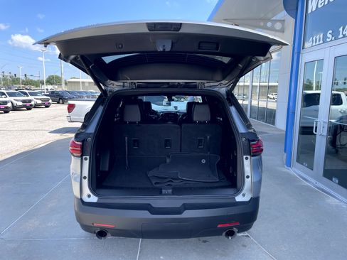 Used 2023 Chevrolet Traverse LT AWD/4WD image 9
