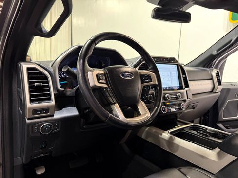 Used 2022 Ford F250 Lariat w/ Black Appearance Package image 9