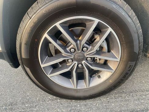 Used 2019 Jeep Grand Cherokee Limited image 31