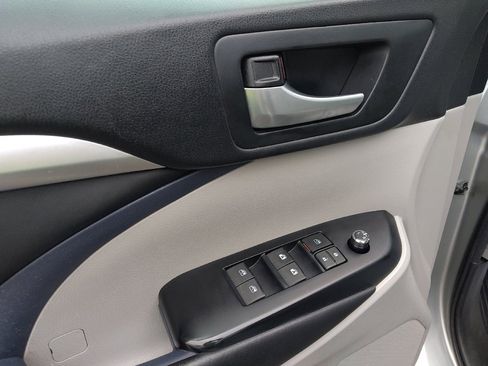 Used 2018 Toyota Highlander XLE image 27