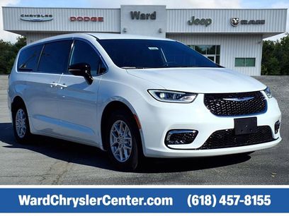 New 2025 Chrysler Pacifica Select