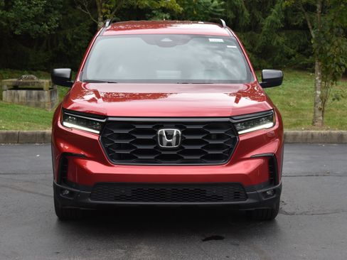 New 2025 Honda Pilot Sport image 2