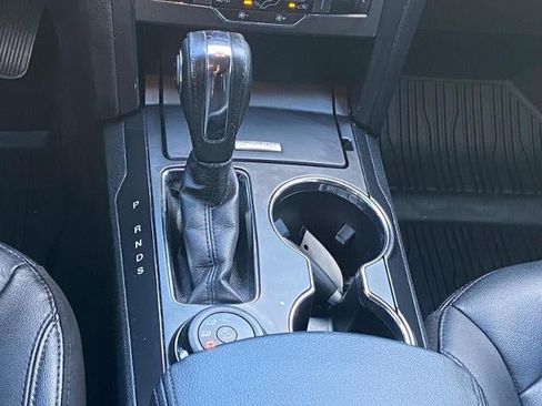 Used 2018 Ford Explorer XLT w/ Equipment Group 202A AWD/4WD image 12