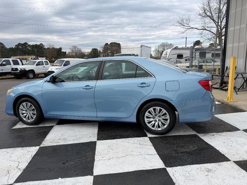 Used 2013 Toyota Camry L image 7