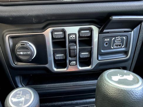 Used 2024 Jeep Wrangler Sahara image 20