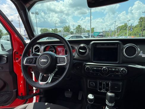 Used 2023 Jeep Gladiator Overland image 22