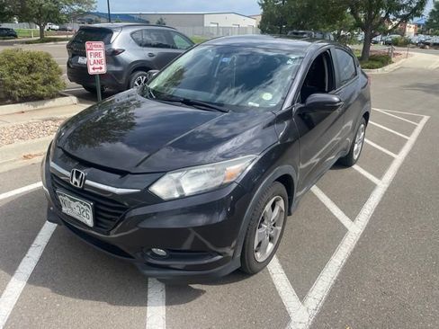 Used 2017 Honda HR-V EX image 2