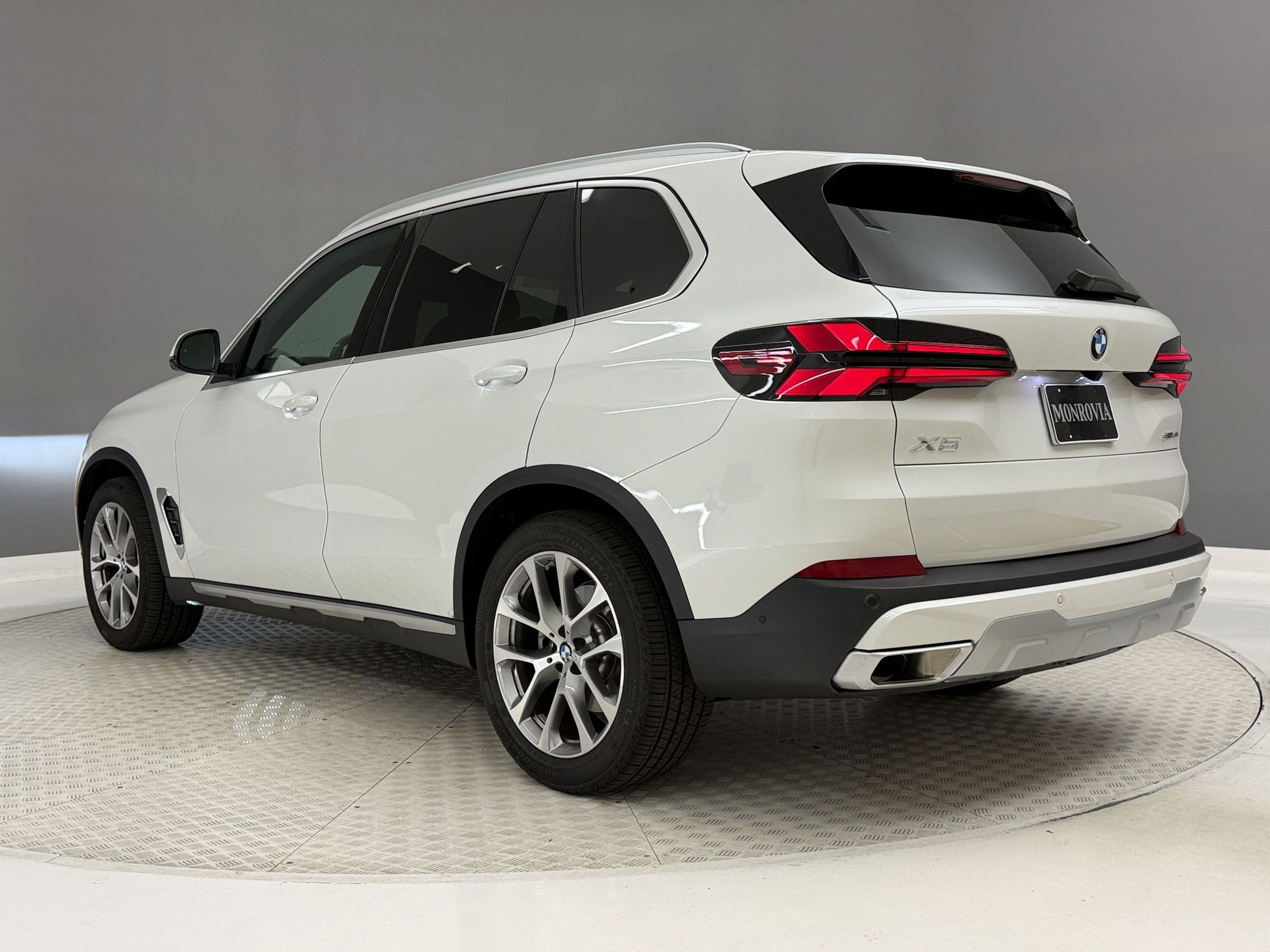 Used 2026 BMW X5 sDrive40i w/ Premium Package RWD image 3