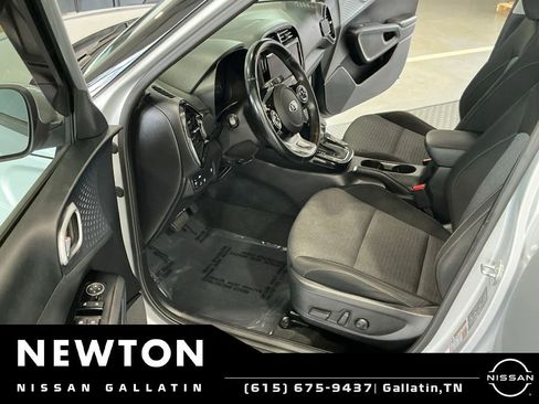 Used 2020 Kia Soul EX FWD image 3