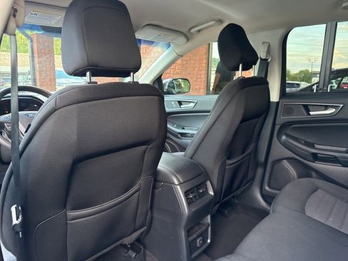 Used 2020 Ford Edge SE image 6