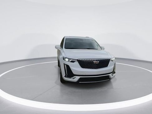 Used 2024 Cadillac XT6 Luxury FWD image 3