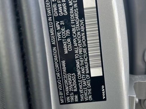 Certified 2025 Volvo XC60 B5 Plus AWD/4WD image 28
