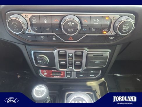 Used 2022 Jeep Wrangler Unlimited Rubicon w/ LED Lighting Group AWD/4WD image 30
