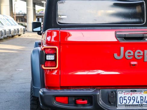 Used 2020 Jeep Gladiator Rubicon image 9