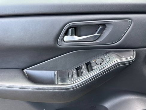 Certified 2025 Nissan Rogue SV AWD/4WD image 13