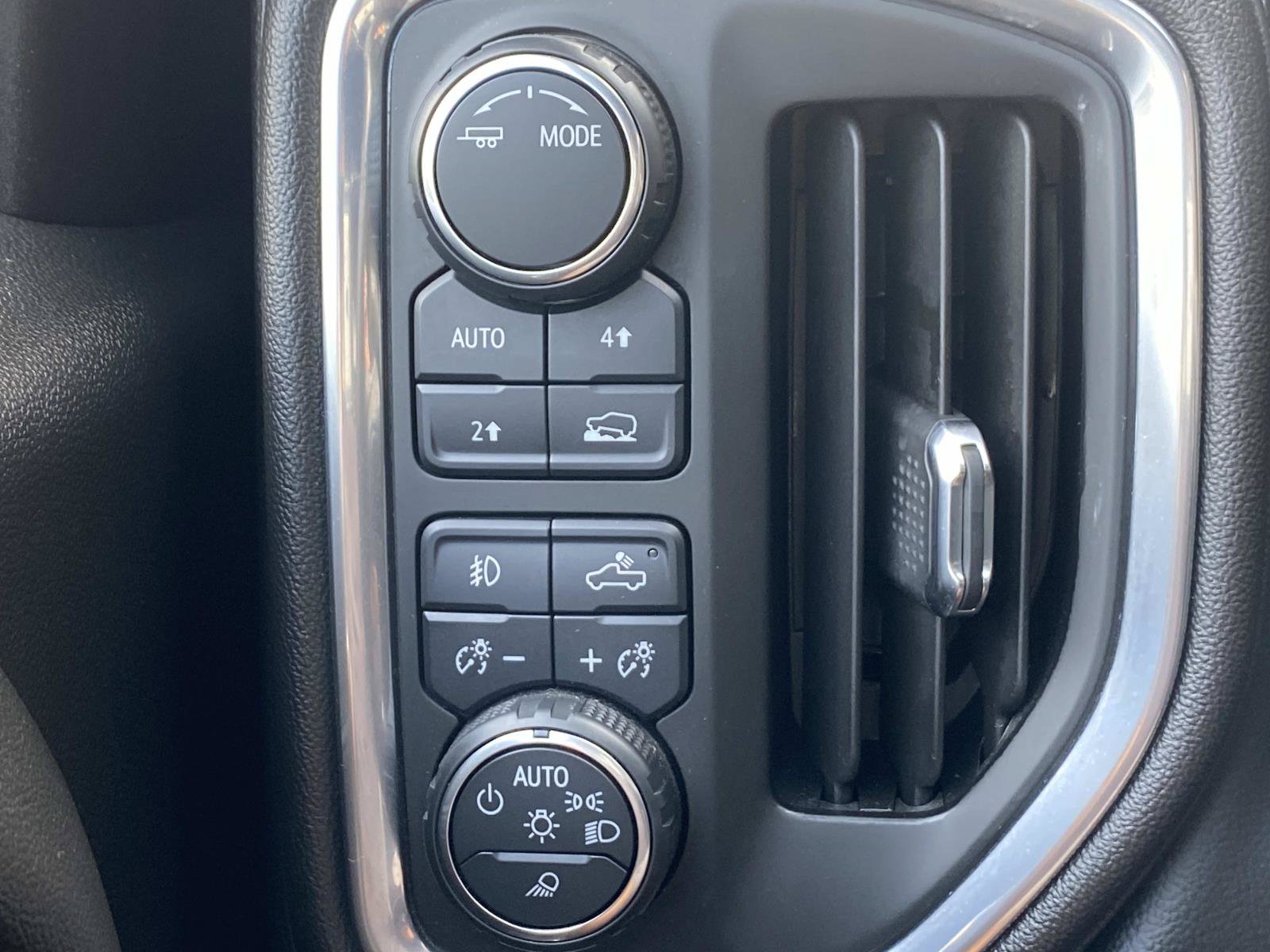Used 2020 Chevrolet Silverado 1500 LTZ w/ LTZ Plus Package AWD/4WD image 18