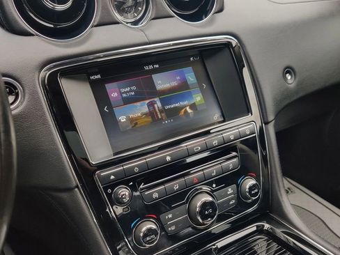 Used 2016 Jaguar XJ image 28