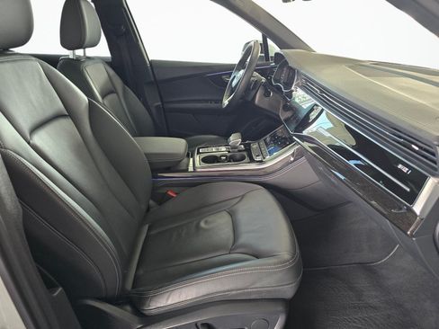 Used 2025 Audi Q7 3.0T Premium Plus AWD/4WD image 44