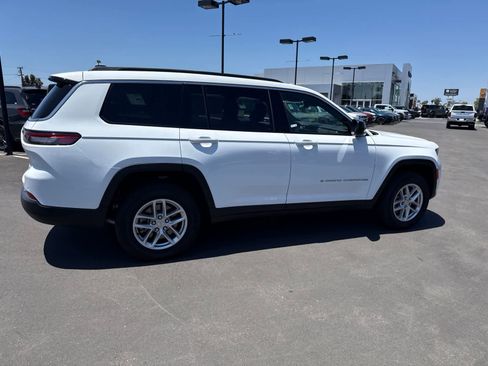 Used 2025 Jeep Grand Cherokee L Laredo RWD image 10