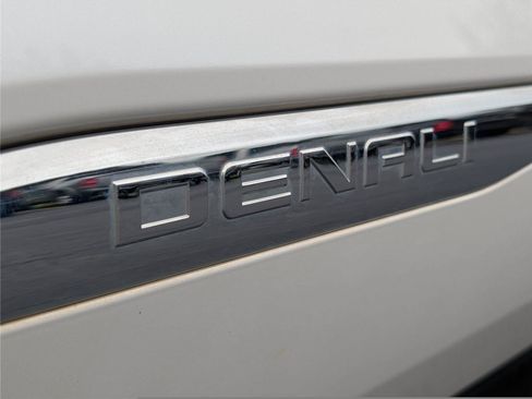 Used 2018 GMC Acadia Denali w/ Technology Package FWD image 10