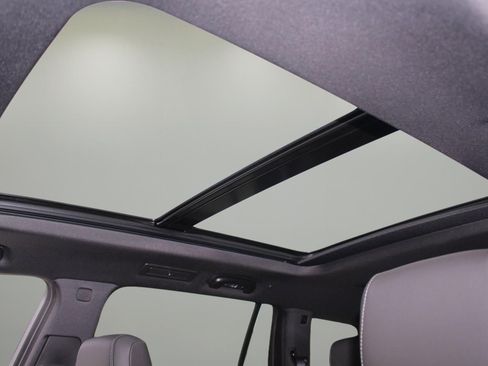 New 2025 Cadillac XT6 Luxury image 28