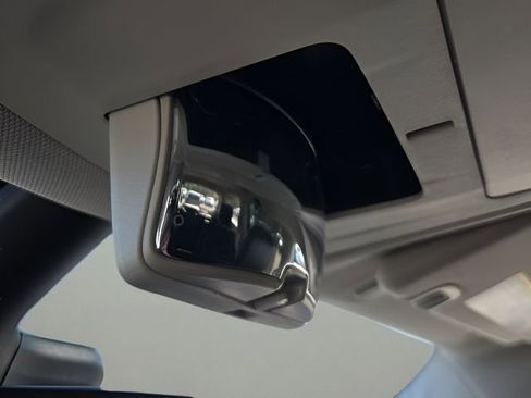 Used 2024 Chrysler Pacifica Touring-L FWD image 34