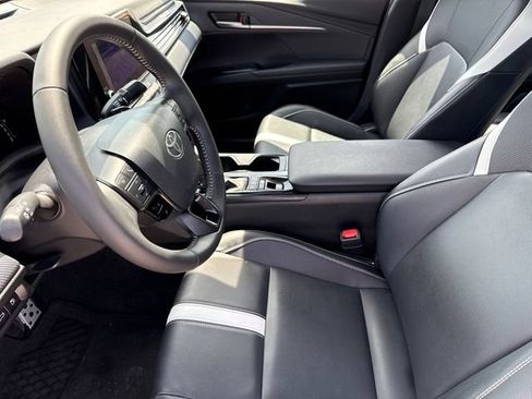Used 2025 Toyota Camry SE FWD image 19