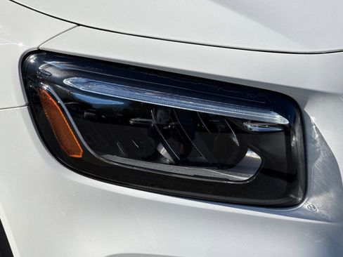New 2025 Mercedes-Benz GLB 250 4MATIC image 11
