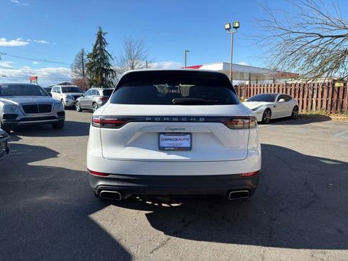 Used 2022 Porsche Cayenne Platinum Edition image 5