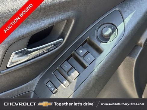 Used 2022 Chevrolet Trax LT w/ LT Convenience Package FWD image 25