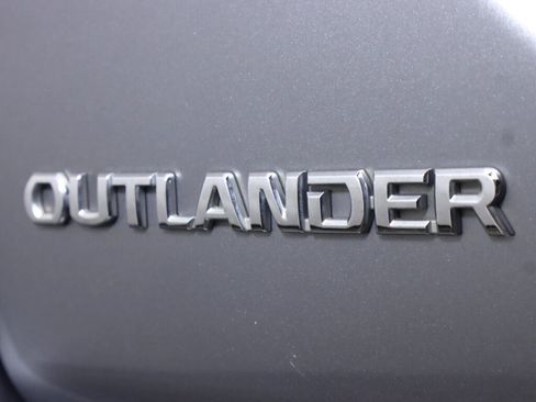 Used 2020 Mitsubishi Outlander SEL AWD/4WD image 35