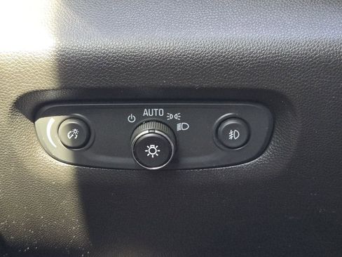Used 2020 Chevrolet Traverse LT FWD image 17