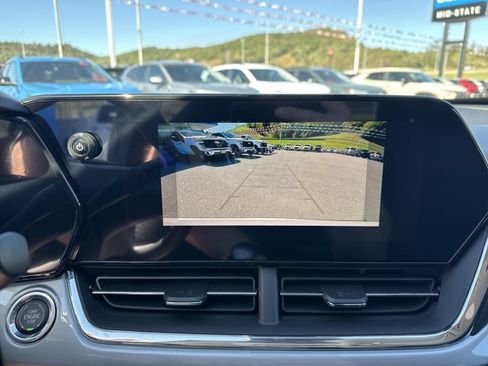 New 2026 Chevrolet Trax LT w/ Sunroof Package image 27