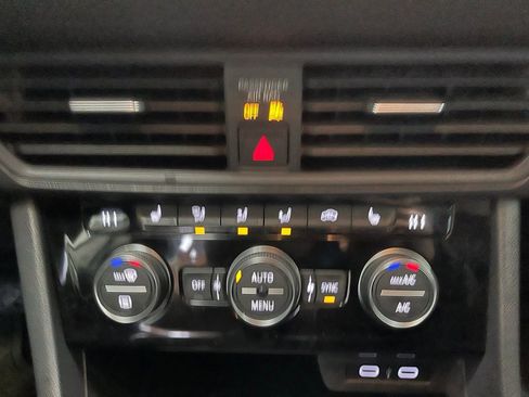 Certified 2023 Volkswagen Jetta SE w/ Panoramic Sunroof Package image 16