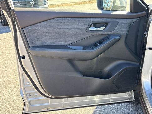 Used 2023 Nissan Rogue SV FWD image 16