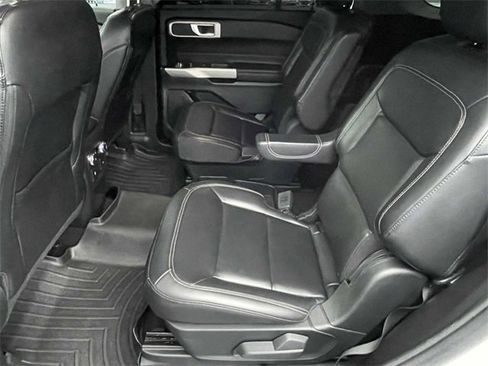 Used 2021 Ford Explorer XLT w/ Equipment Group 202A image 10