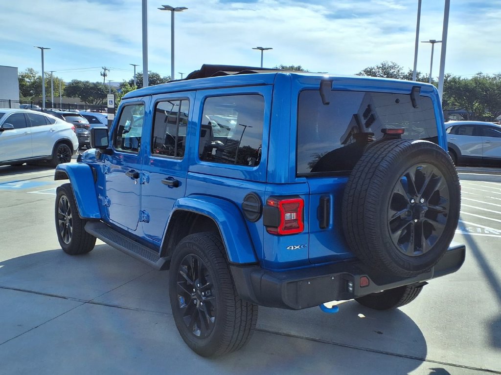 Used 2023 Jeep Wrangler Unlimited Sahara AWD/4WD image 5