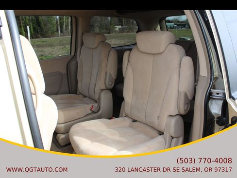 Used 2007 Hyundai Entourage GLS image 15