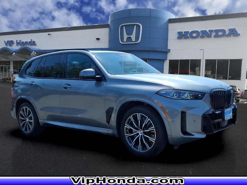 Used 2024 BMW X5 xDrive40i w/ M Sport Package AWD/4WD image 1