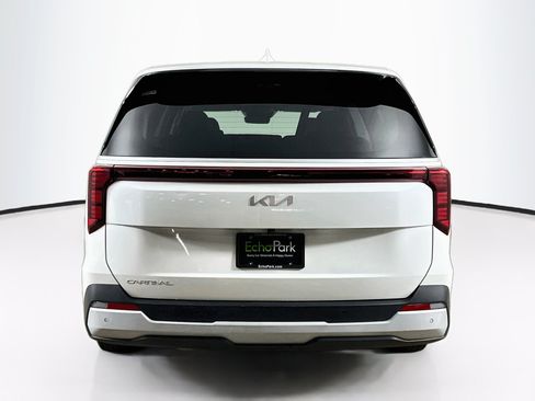 Used 2025 Kia Carnival FWD image 7