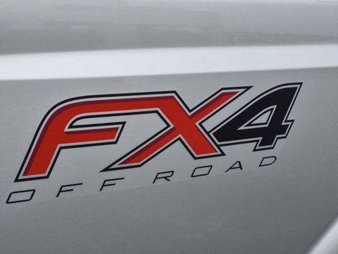 Used 2015 Ford F250 XLT w/ XLT Premium Package image 8