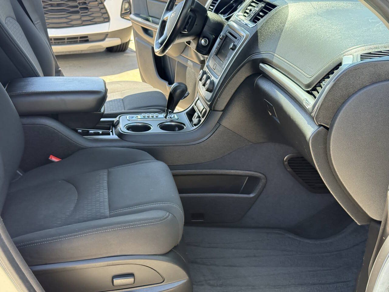 Used 2015 GMC Acadia SLE FWD image 11