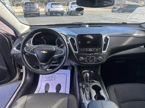 Used 2016 Chevrolet Malibu LT image 17