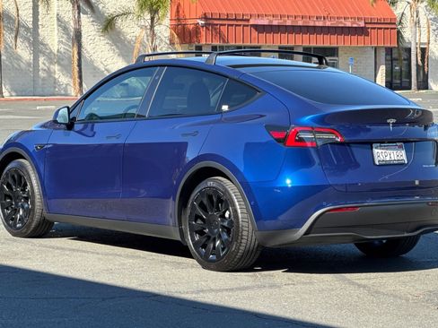Used 2020 Tesla Model Y Long Range image 5